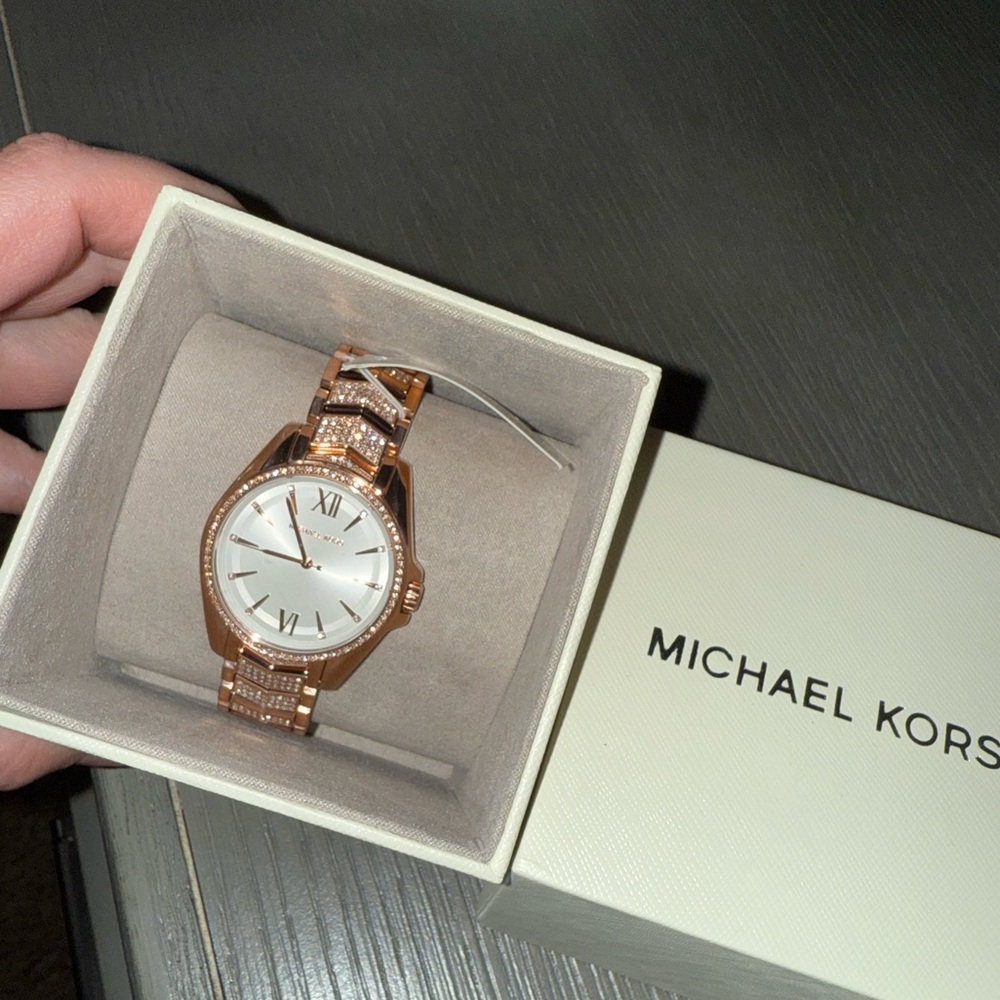 Michael Kors rose gold watch new** comes with box         New never worn!